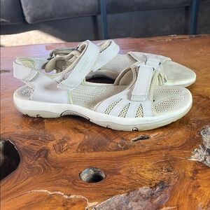 Khombu Majorca Women’s Sandals Size 8.5